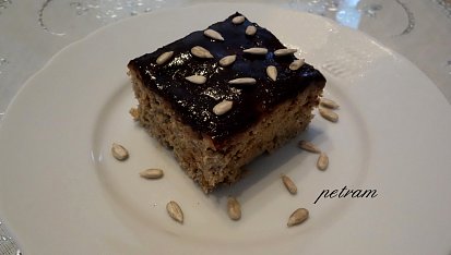 Slunečnicový koláč bez lepku, mléka a vajec