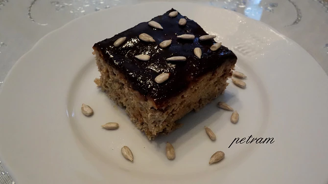 Slunečnicový koláč bez lepku, mléka a vajec
