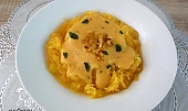 Špagetová dýně s hrachovým přelivem