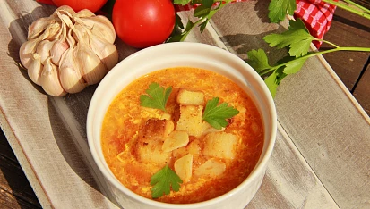 Španělská česneková polévka