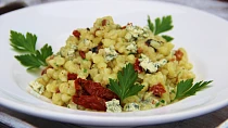 Spätzle s nivou a sušenými rajčaty