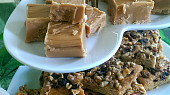 Vanilkové karamelky - fudge, Ty kostky navrchu jsou fudge