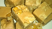 Vanilkové karamelky - fudge, s vlasskymi orechy