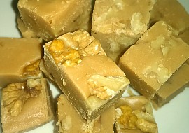Vanilkové karamelky - fudge (s vlasskymi orechy)