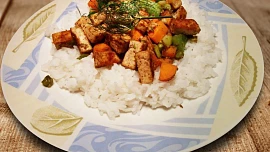 Barevné tofu s jasmínovou rýží