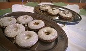 Bezlepkové jablečné donuty (s maslovo cukrovou polevou)