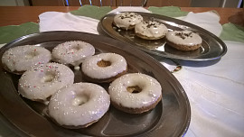 Bezlepkové jablečné donuty