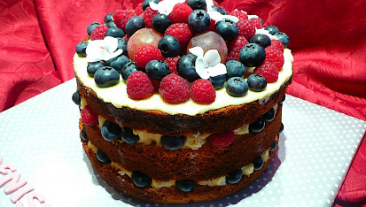 Bezlepkový nahatý dort (Naked cake)