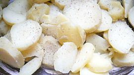 Brambory zapékané s tofu a fazolkami