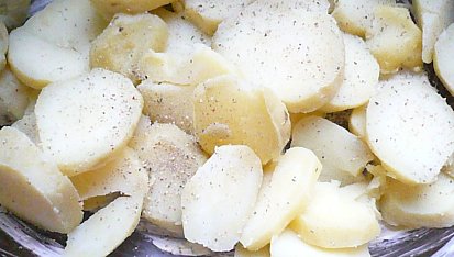 Brambory zapékané s tofu a fazolkami