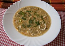Chlebová polévka s kořenovou zeleninou a vejci