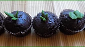 Čokoládové muffiny s kandovaným pomerančem a "jarním" zdobením