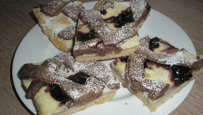 Dvoubarevný mřížkový koláč