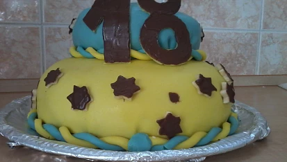 Dvoupatrový dort 18