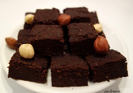 Fazolové brownies s karobovou moukou