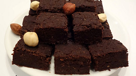 Fazolové brownies s karobovou moukou