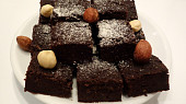 Fazolové brownies s karobovou moukou
