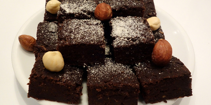 Fazolové brownies s karobovou moukou