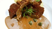Jehněčí kotlet na paprice s kapary