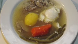 Kachní polévka se ztraceným vejcem