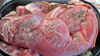 Kadlíkova nutrie v kabátku z uzeného bůčku