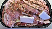 Kadlíkova nutrie v kabátku z uzeného bůčku