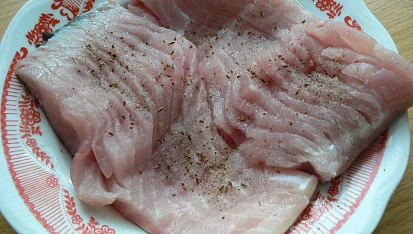 Kapr na houbách s vlašskými ořechy – rodinný recept sokolnického rybáře