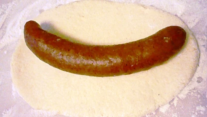 Klobása v bramborovém těstě