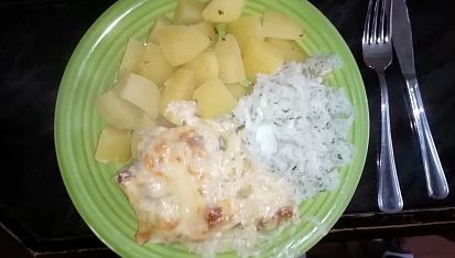 Kotlety na šlehačce s cibulí a plátkovým sýrem