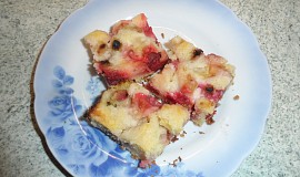 Křehký jahodovo-rebarborový koláč