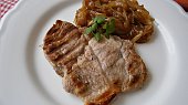 Krkovice ve svařáčku,s podušenou cibulí, Krkovice ve svařáčku,s podušenou cibulí