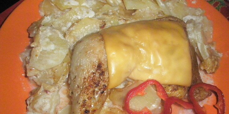 Kuře na česneku se smetanou zapečené sýrem