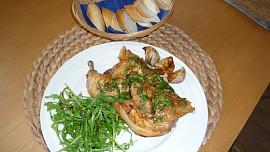 Kuře s pečeným česnekem a rukolovým olejem