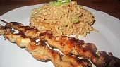Kuřecí satay s arašídovými nudlemi