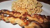 Kuřecí satay s arašídovými nudlemi
