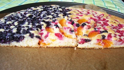 Olejová buchta s ovocem pečená na CRISP talíři