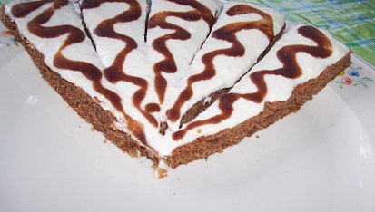 Pečení na CRISP talíři v multifunkční troubě, Černá buchta ze Lhotky(vysoká je cca 2 cm)