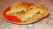 Pečení na CRISP talíři v multifunkční troubě (Závin krásně lístkuje)