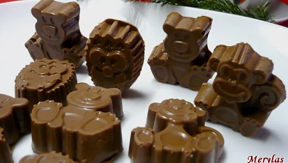 Plněné čokoládové pralinky, Dílo mých vnoučat :-) Pralinky z mléčné čokolády s kokosovou náplní.