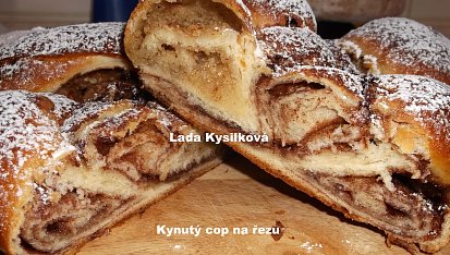 Plněný kynutý cop inspirovaný Margó Bódi