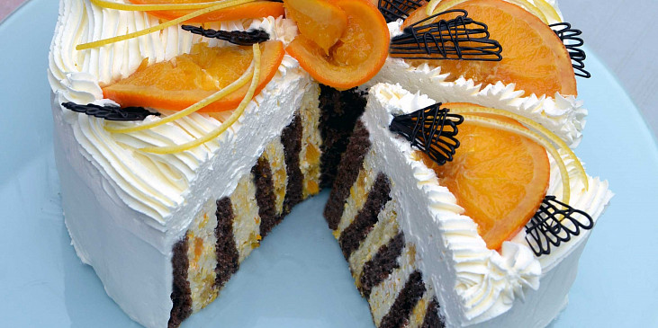 Tento rolovaný dort je plný vitamínů: Pmeranče najdete uvnitř i na povrchu