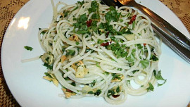 Spaghetti aglio olio e peperoncino