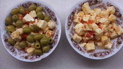 Salát z balkánského sýru, s olivou a bez