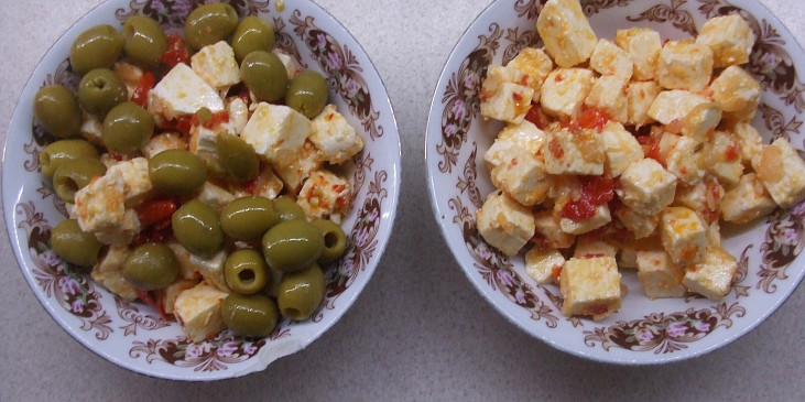 Salát z balkánského sýru (s olivou a bez)