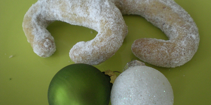Vanilkové rohlíčky s mandlemi (50g pistácií a 50g vlašských ořechů)
