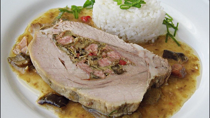 Vepřová plec plněná, v papiňáku dušená, Vepřová plec plněná,v papiňáku dušená