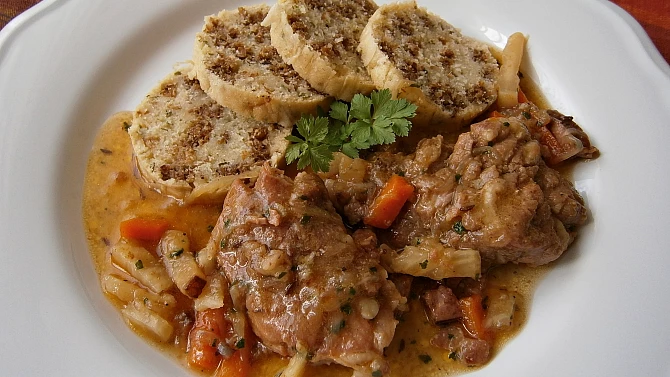 Vepřová plec v cibuli, s celerem a mrkví, Vepřová plec v cibuli, s celerem a mrkví