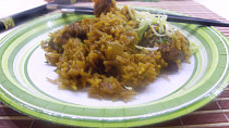 Wok - cibulová rýže s kuřecím masem pěti vůní