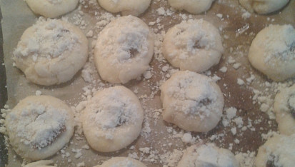 Ajveniny koláčky s tvarohem, marmeládou a posýpkou
