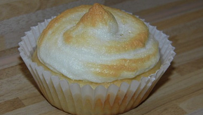 Ananasové muffiny se sněhovou čepicí